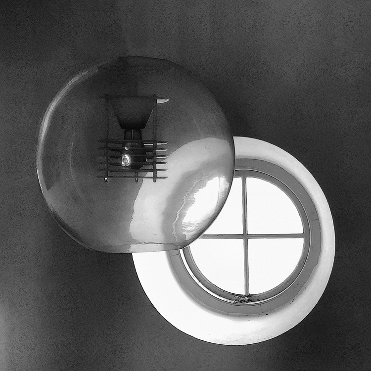 Спонтанный этюд с лампой и окном