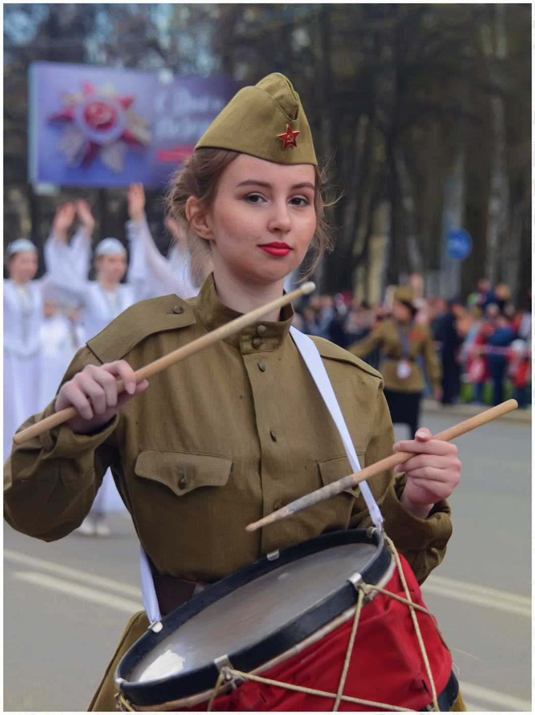 Барабанщица.