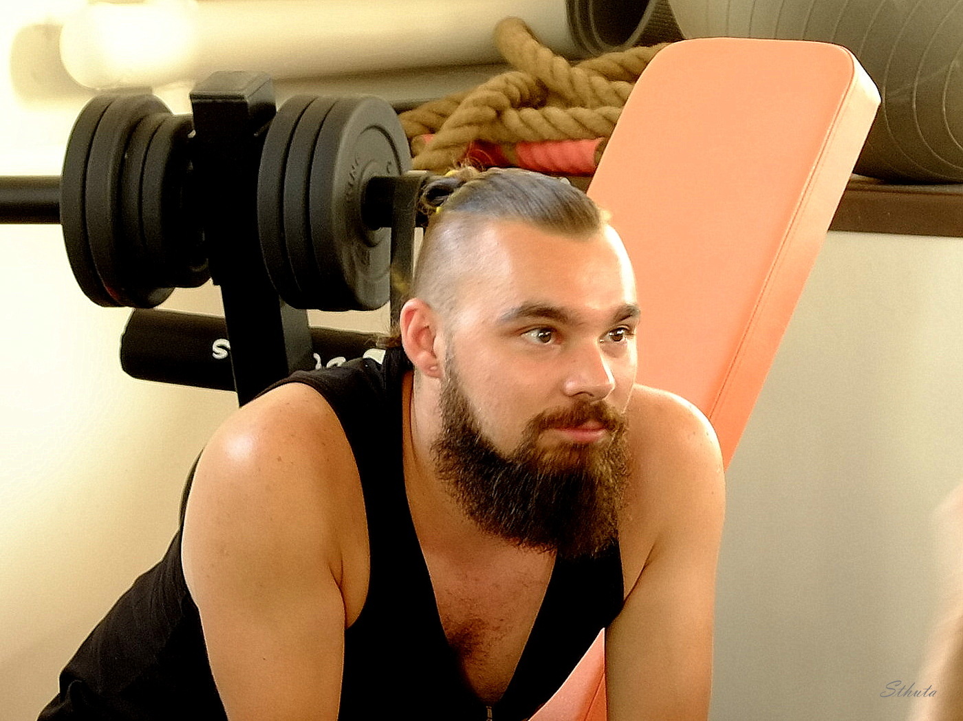 В спорт зале.