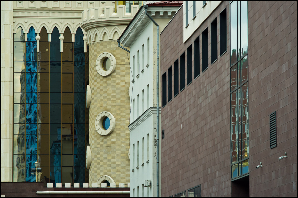 по стеночке