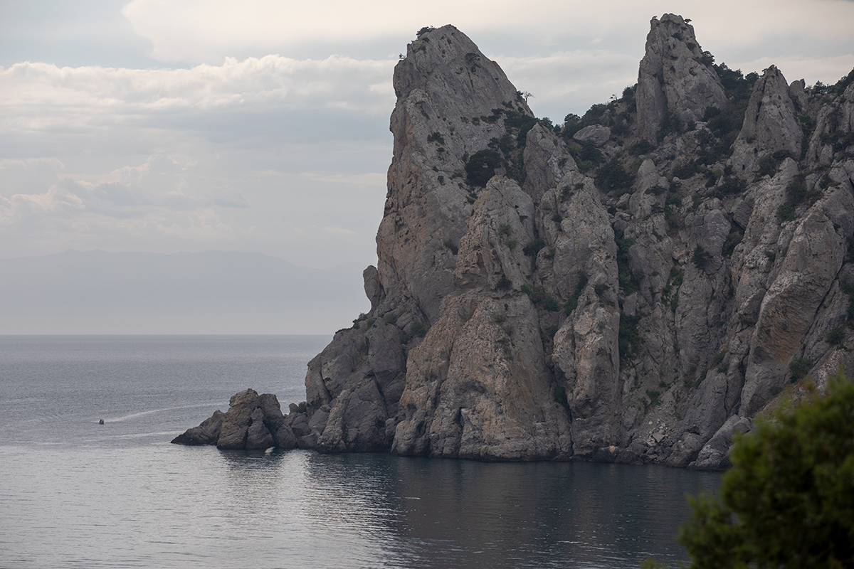 Суровые скалы