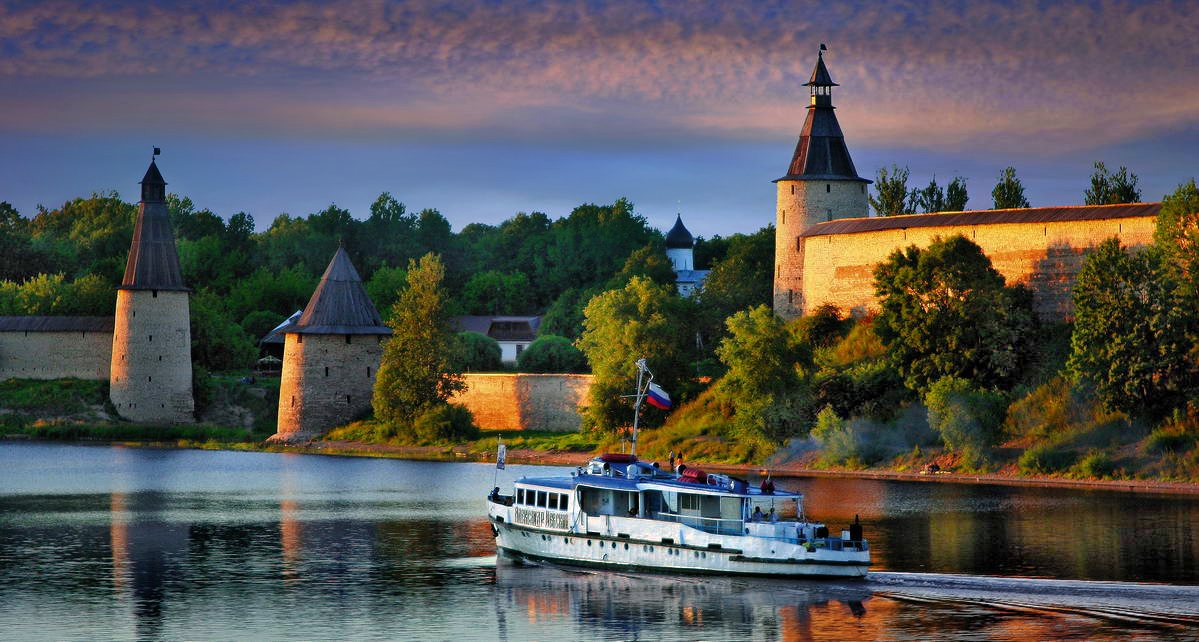 Закат над Псковской крепостью