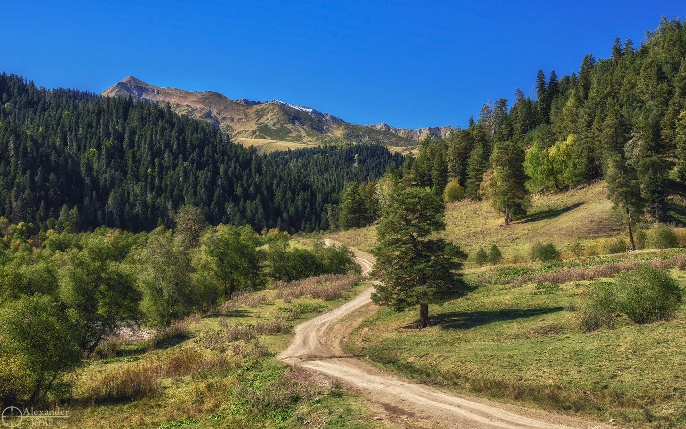 Солнечным днем по горной дороже...