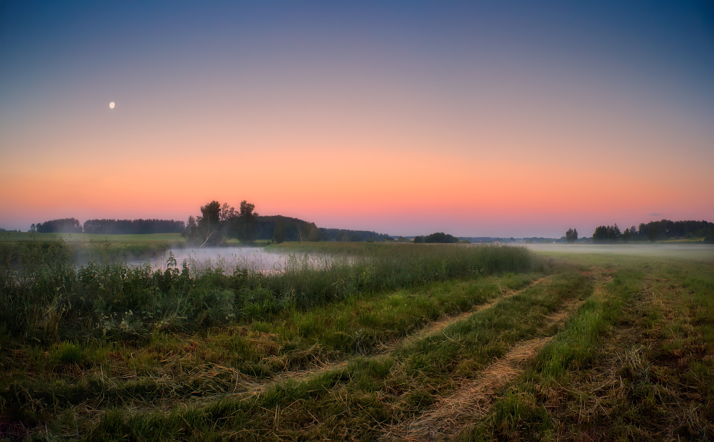 Дорога у реки