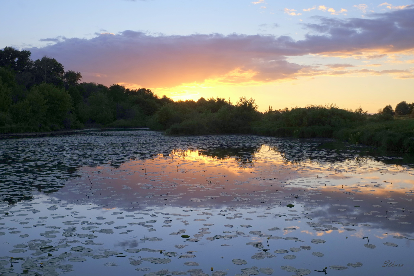 Солнце скрылось.