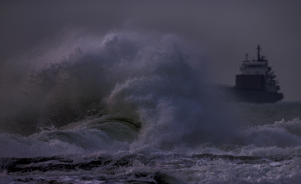 Море волнуется...