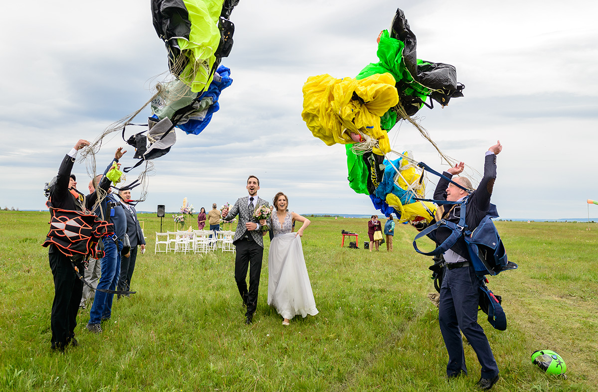 Молодожёны...