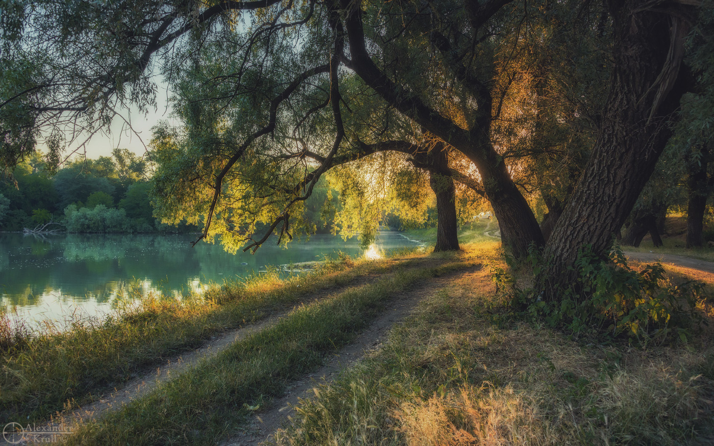 На восходе у реки...