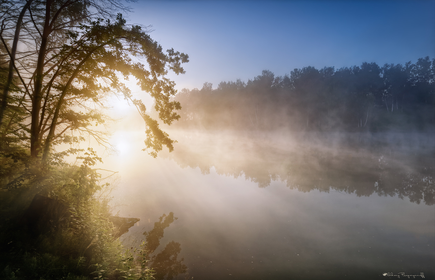 Растворяя ночные туманы...