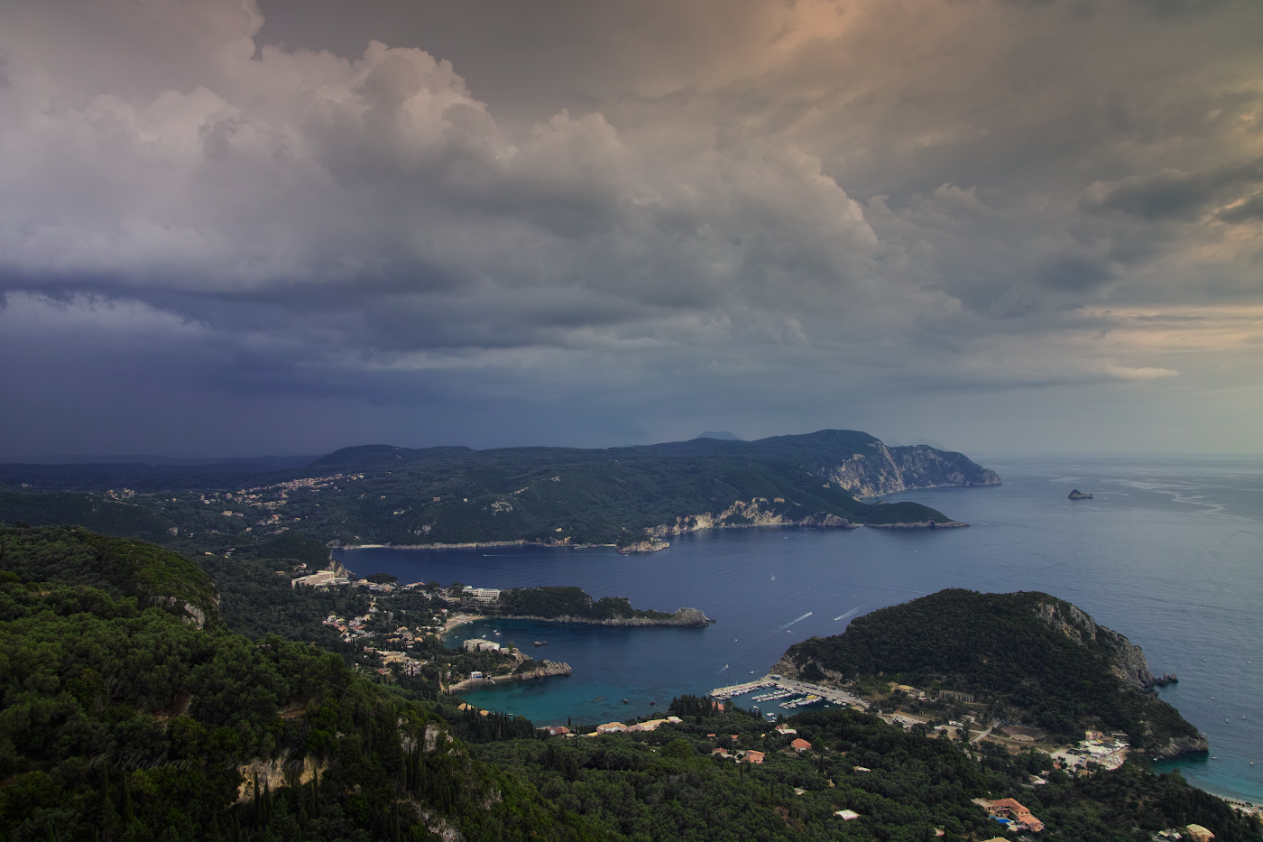 Грозовой фронт над островом