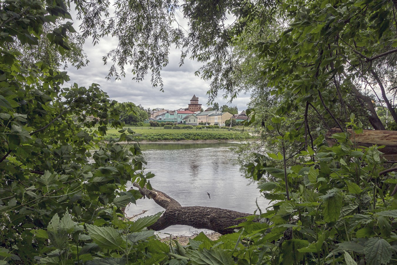 А на том берегу...