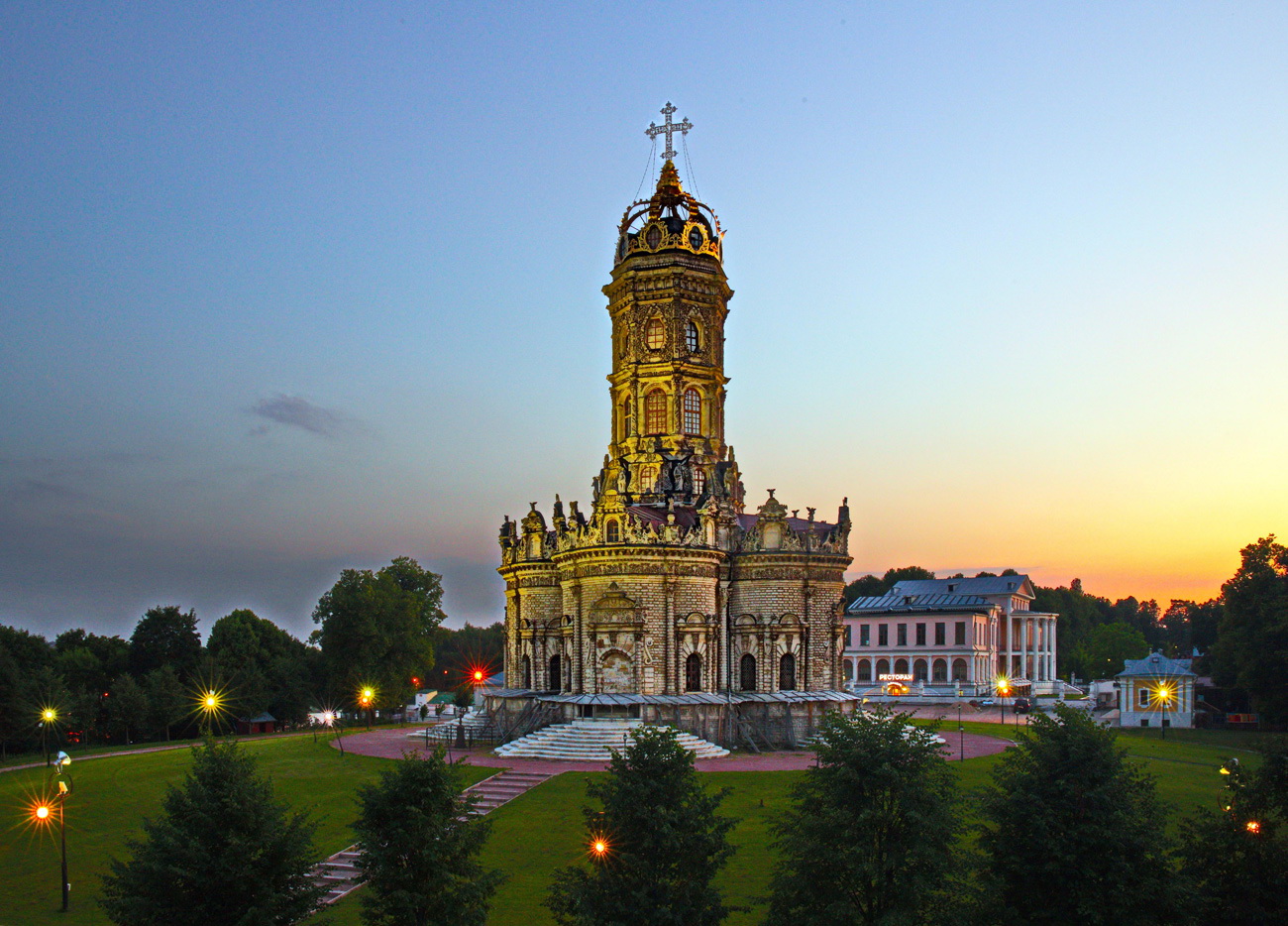 Знаменская церковь в усадьбе Дубровицы
