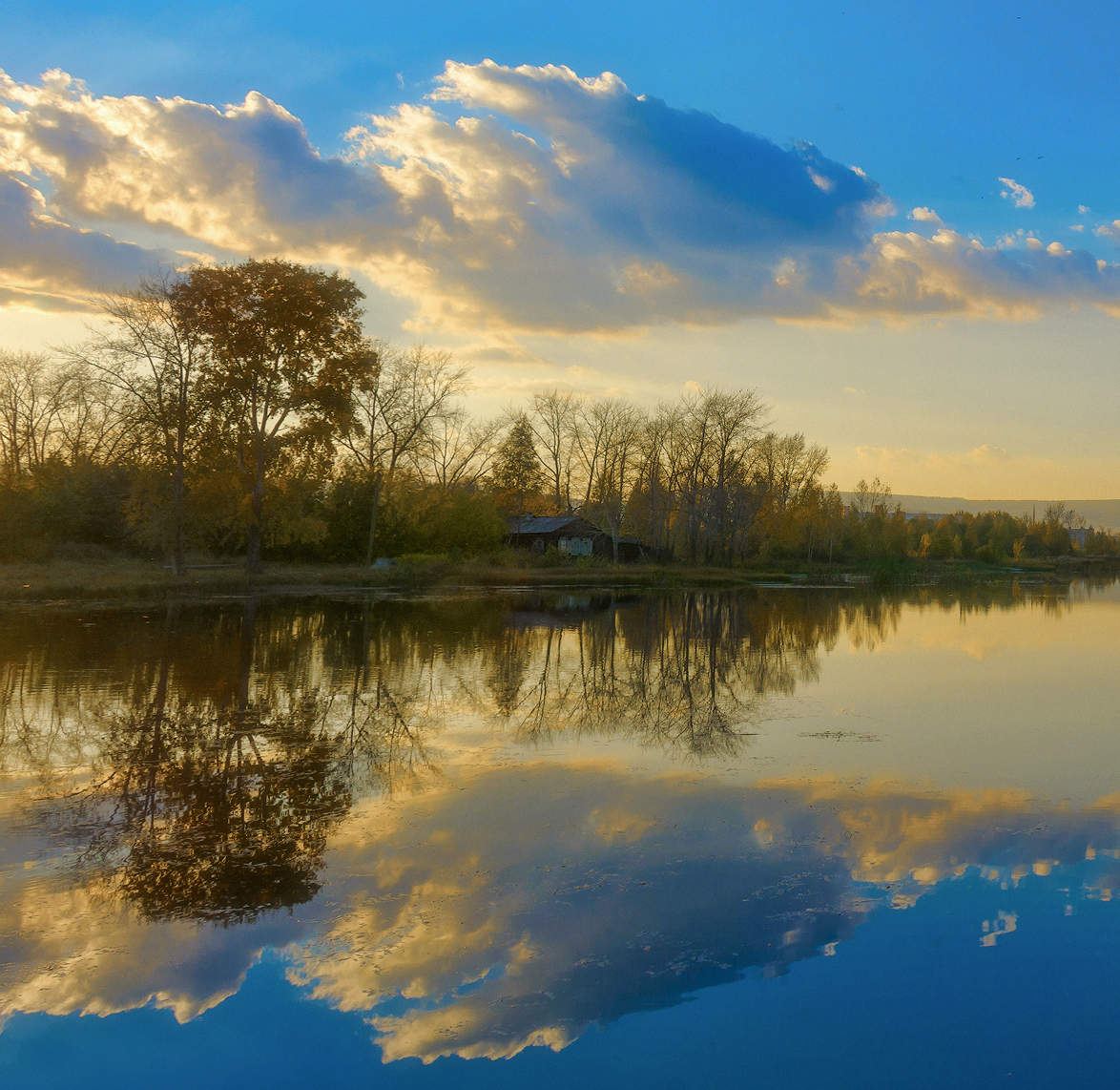 Домик у озера