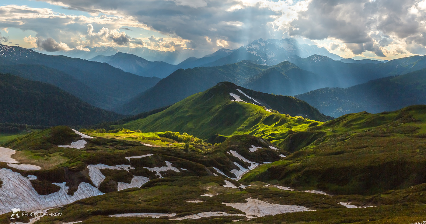 Горные виды в районе перевала Пыв