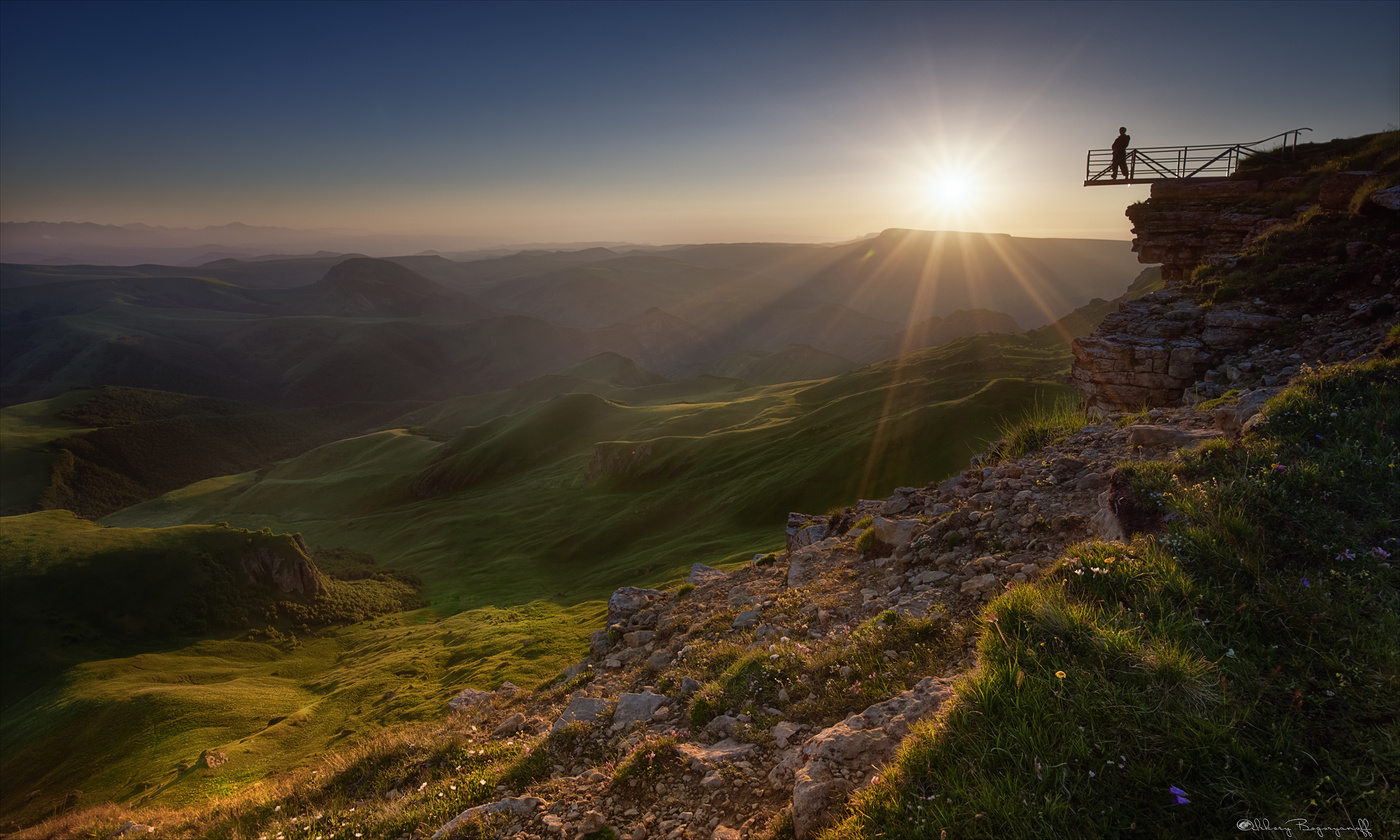 Наслаждаясь закатом.