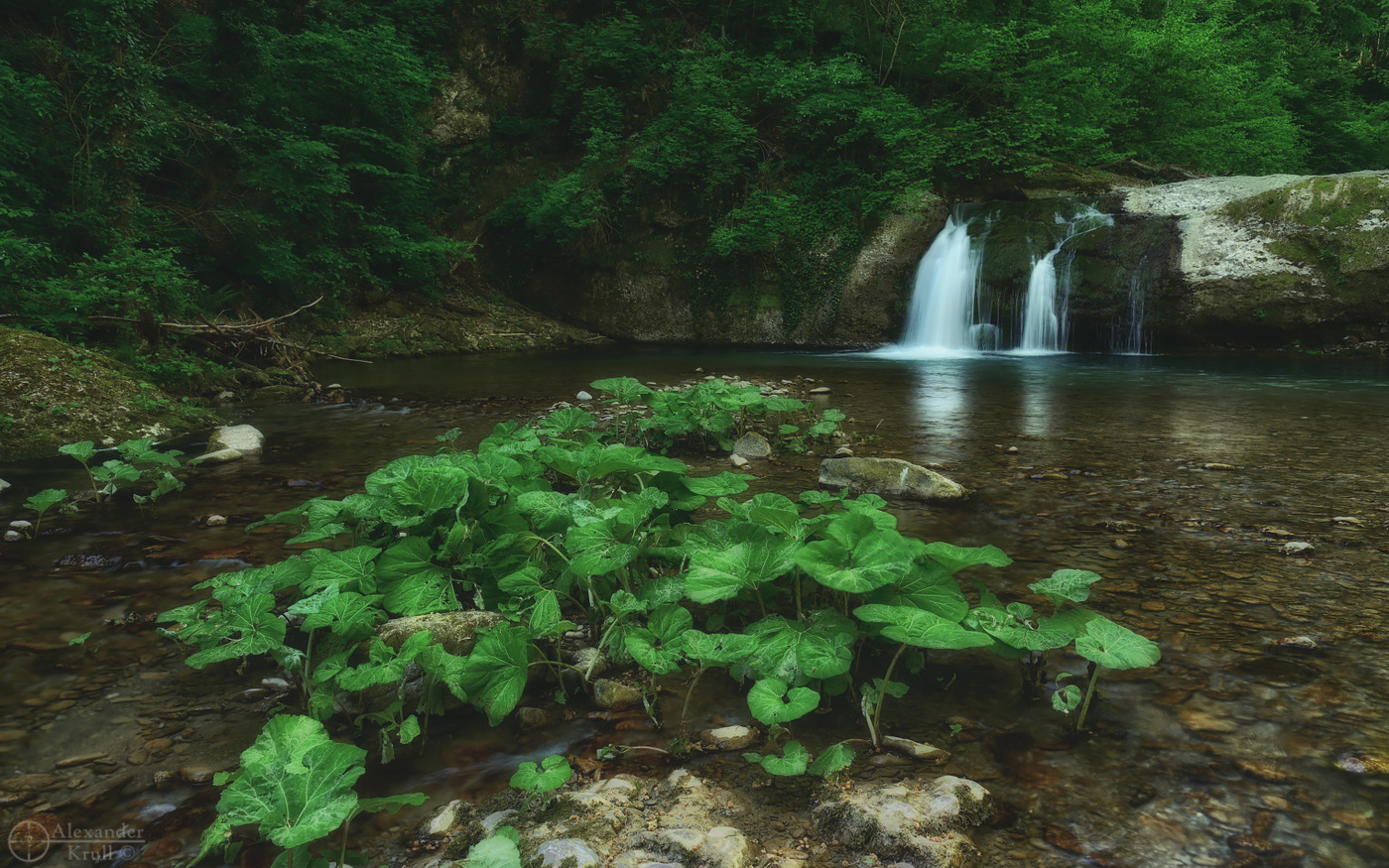 Утро у водопада...