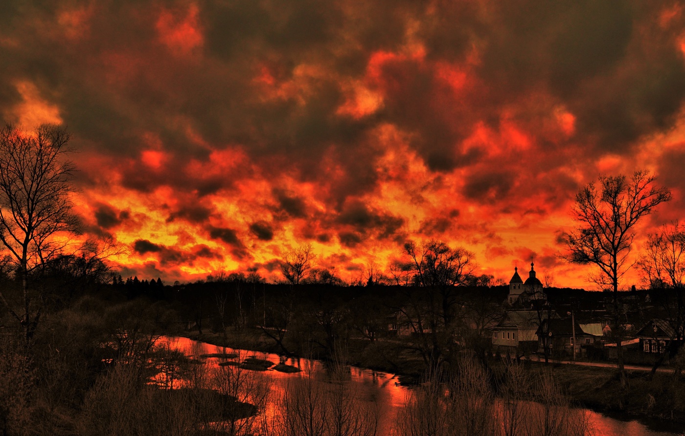 "В закатный час все тайною покрыто..."