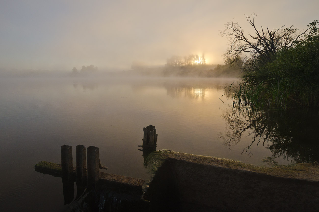 Рассвет у старого водостока