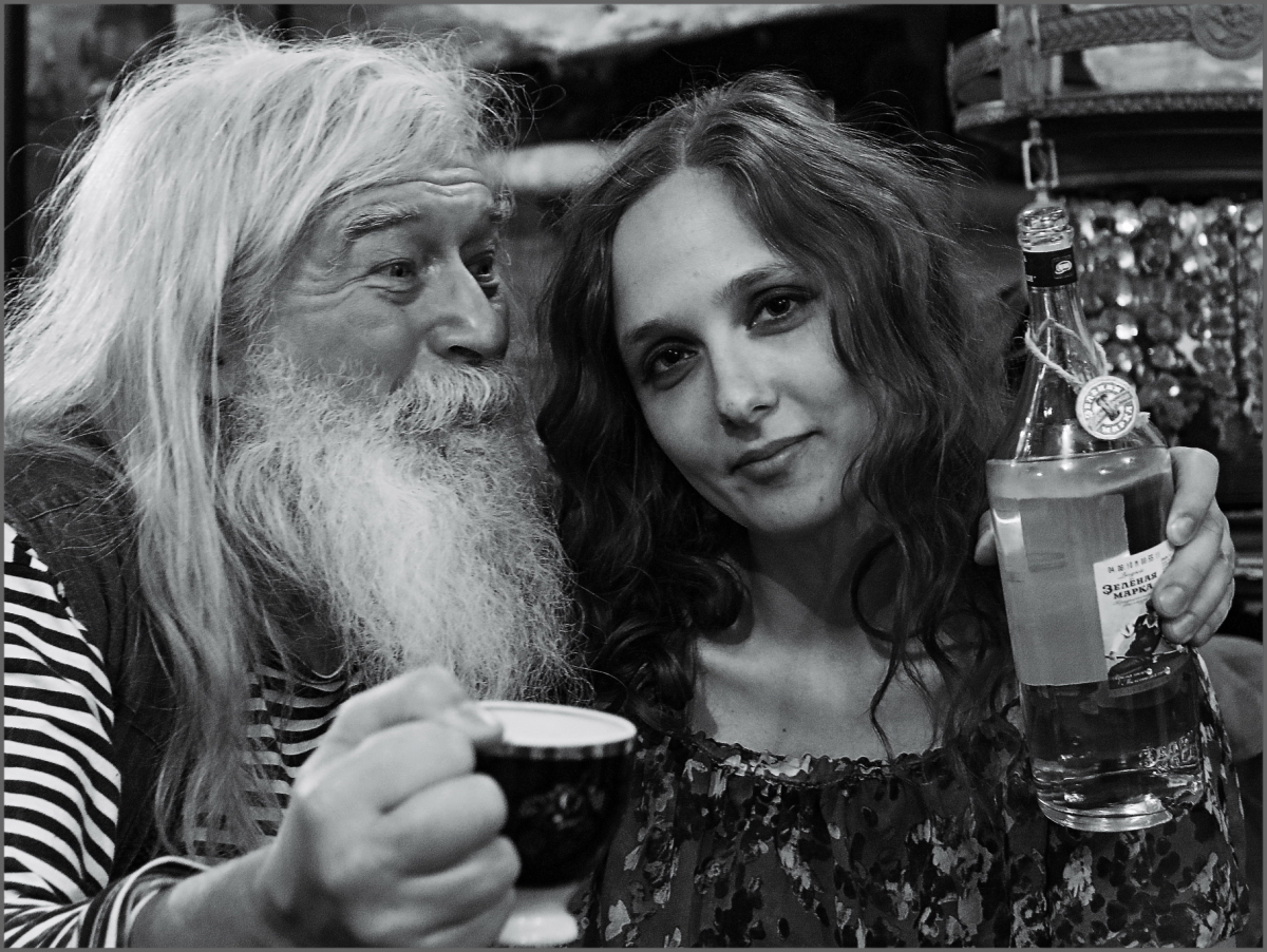 Боцман радуется приезду хозяйки куклы!