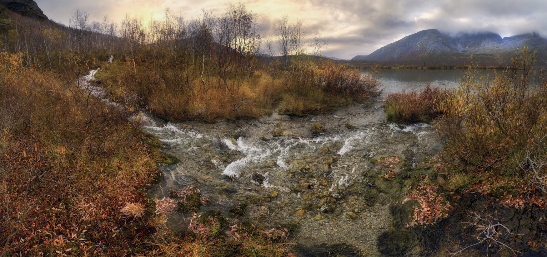Ручьем журчит здесь утро...