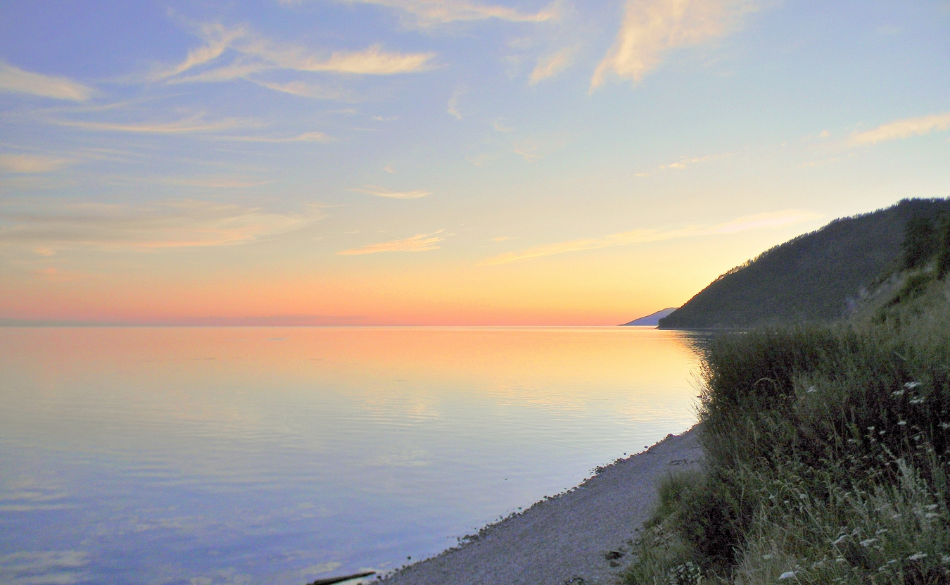 Светает на Байкале