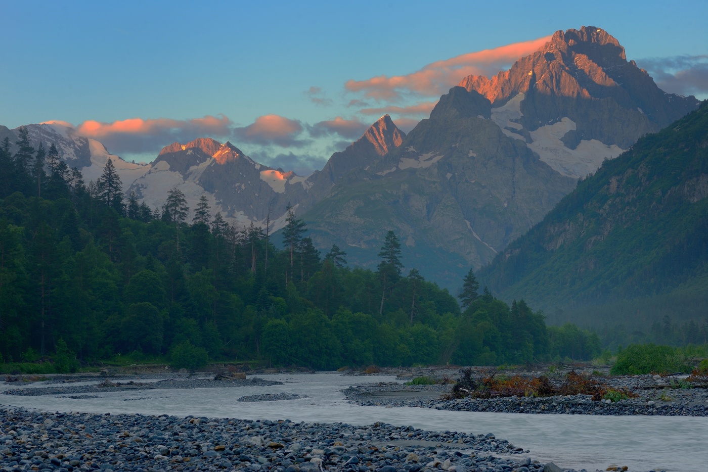 Рассвет в горах