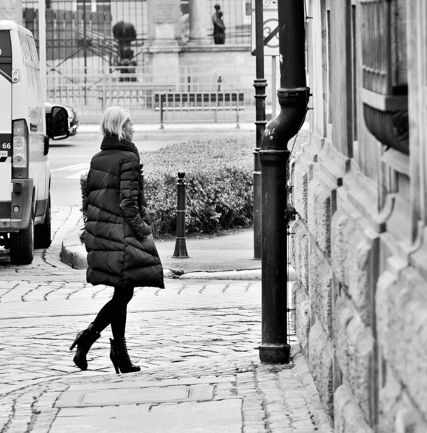 "Уходит женщина, совсем ..."