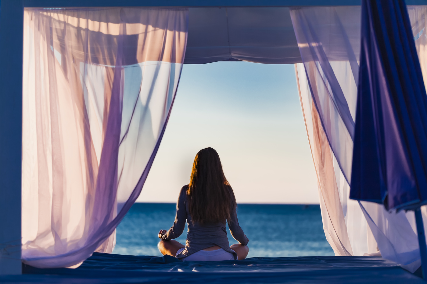 Йога на берегу моря