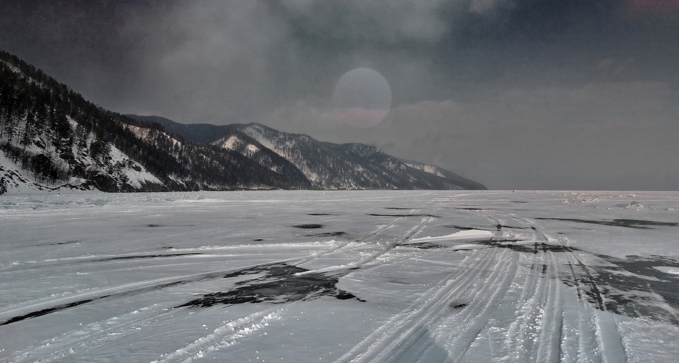 В холодном сумраке ночном