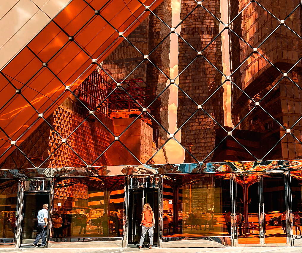 Москва-Сити в Зазеркалье.