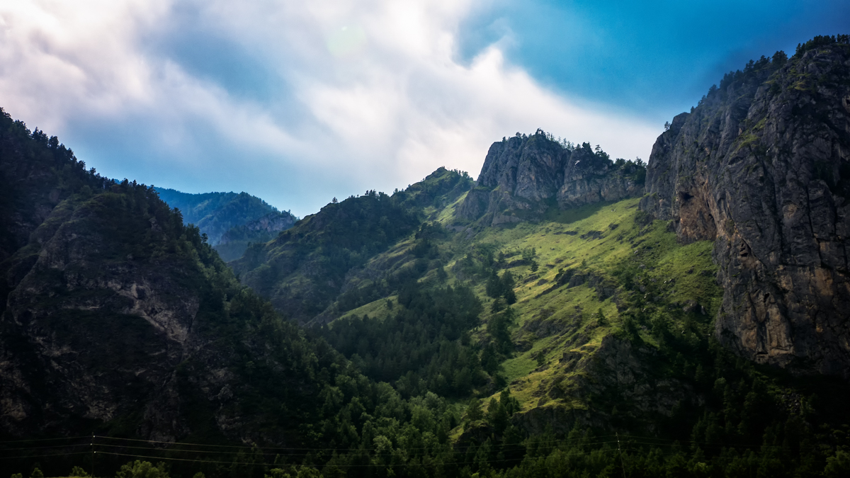 Горы Алтая на закате