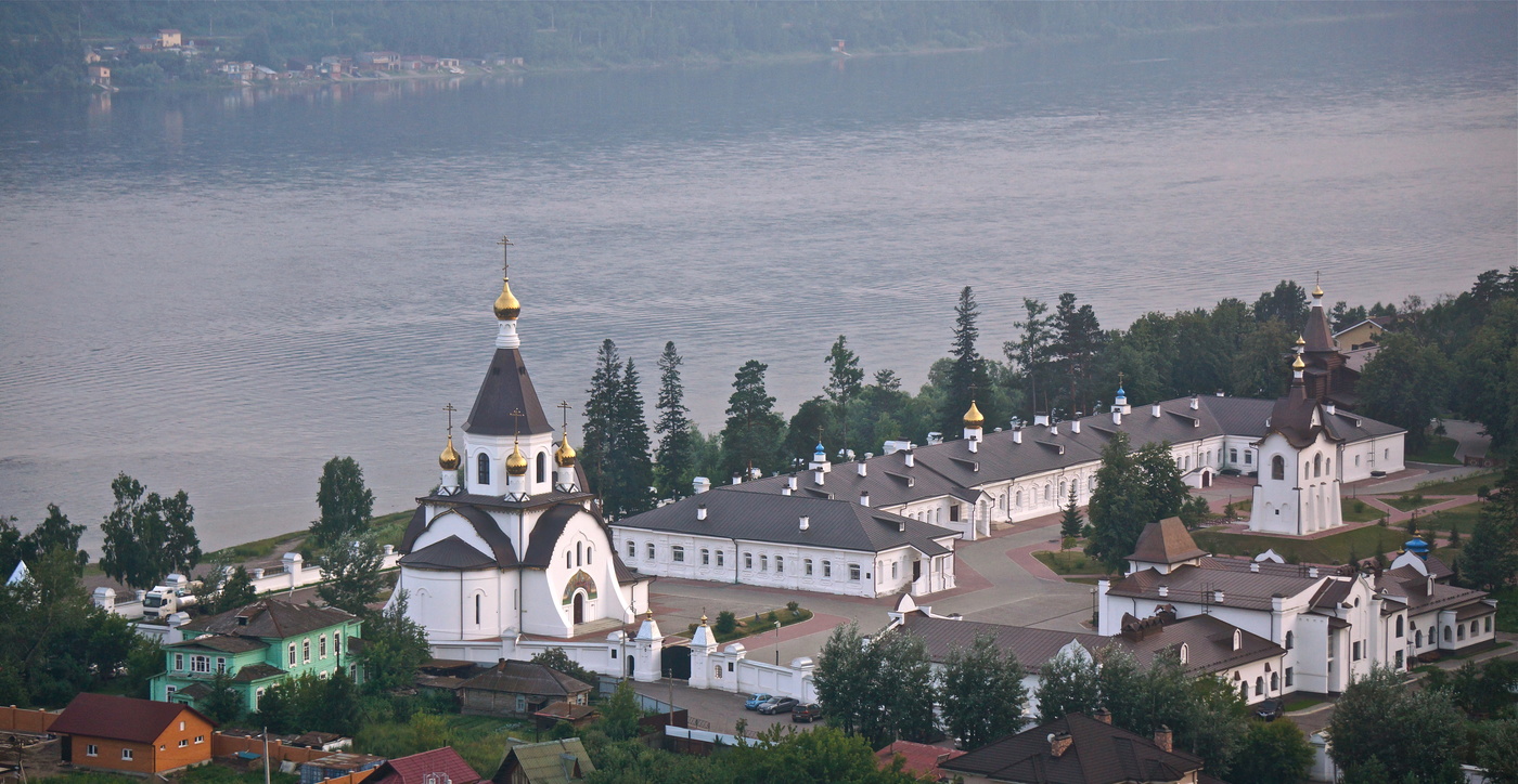 Вид на Свято-Успенский мужской монастырь III
