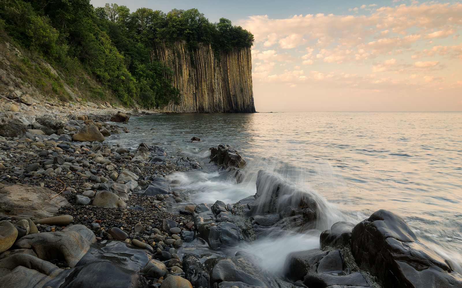 На Черных Камнях клева нет .