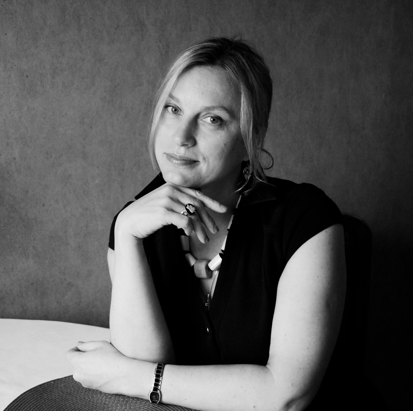 "У этой женщины в глазах осенний блюз..."