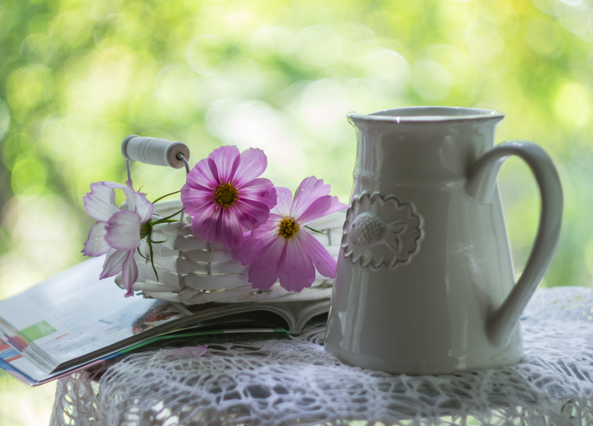 ...за окнами август...