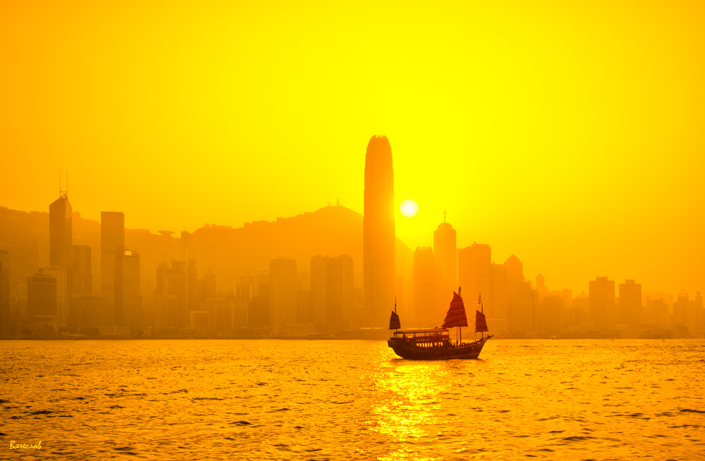 Есть город золотой.