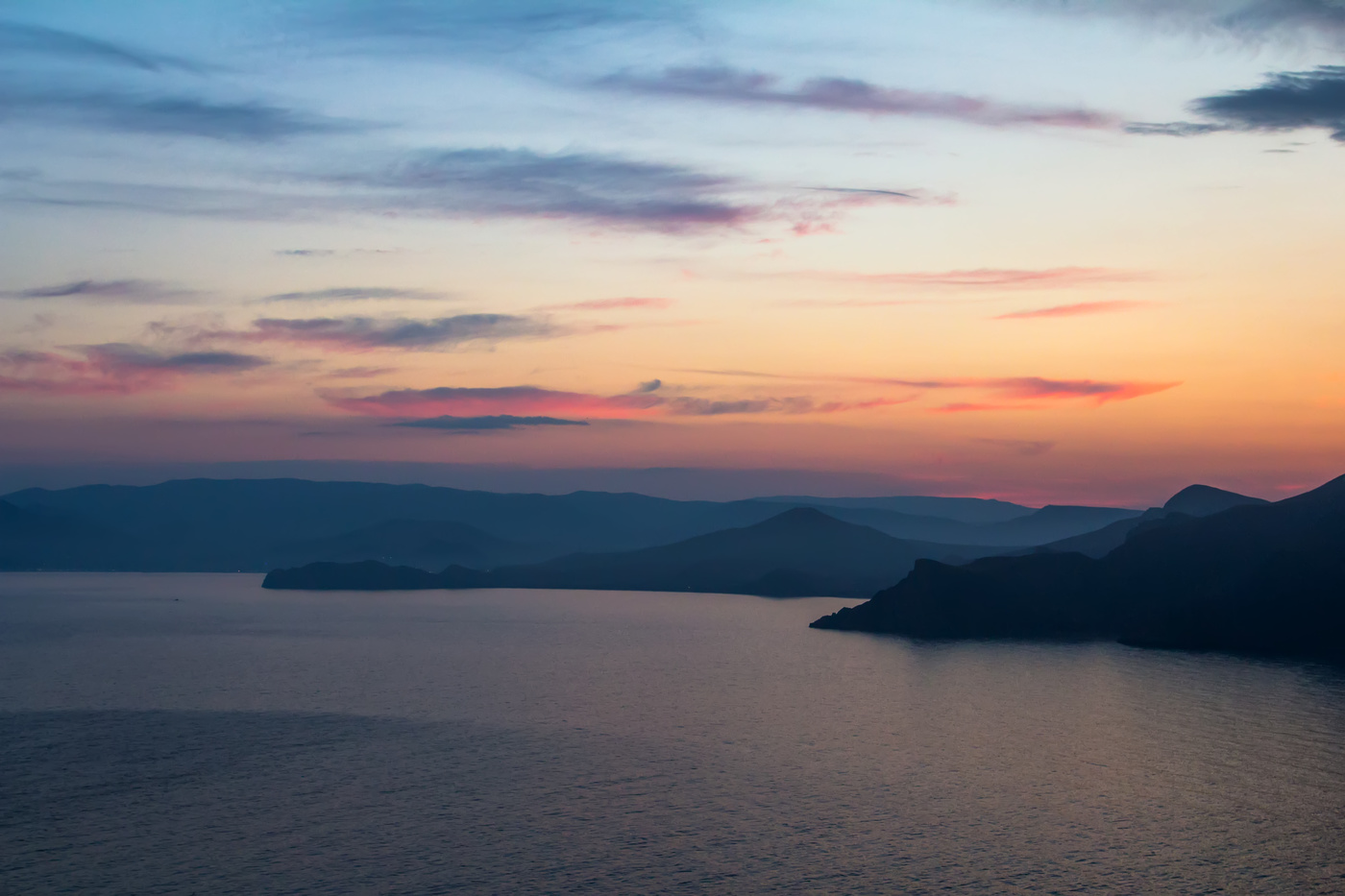 Догорал закат...