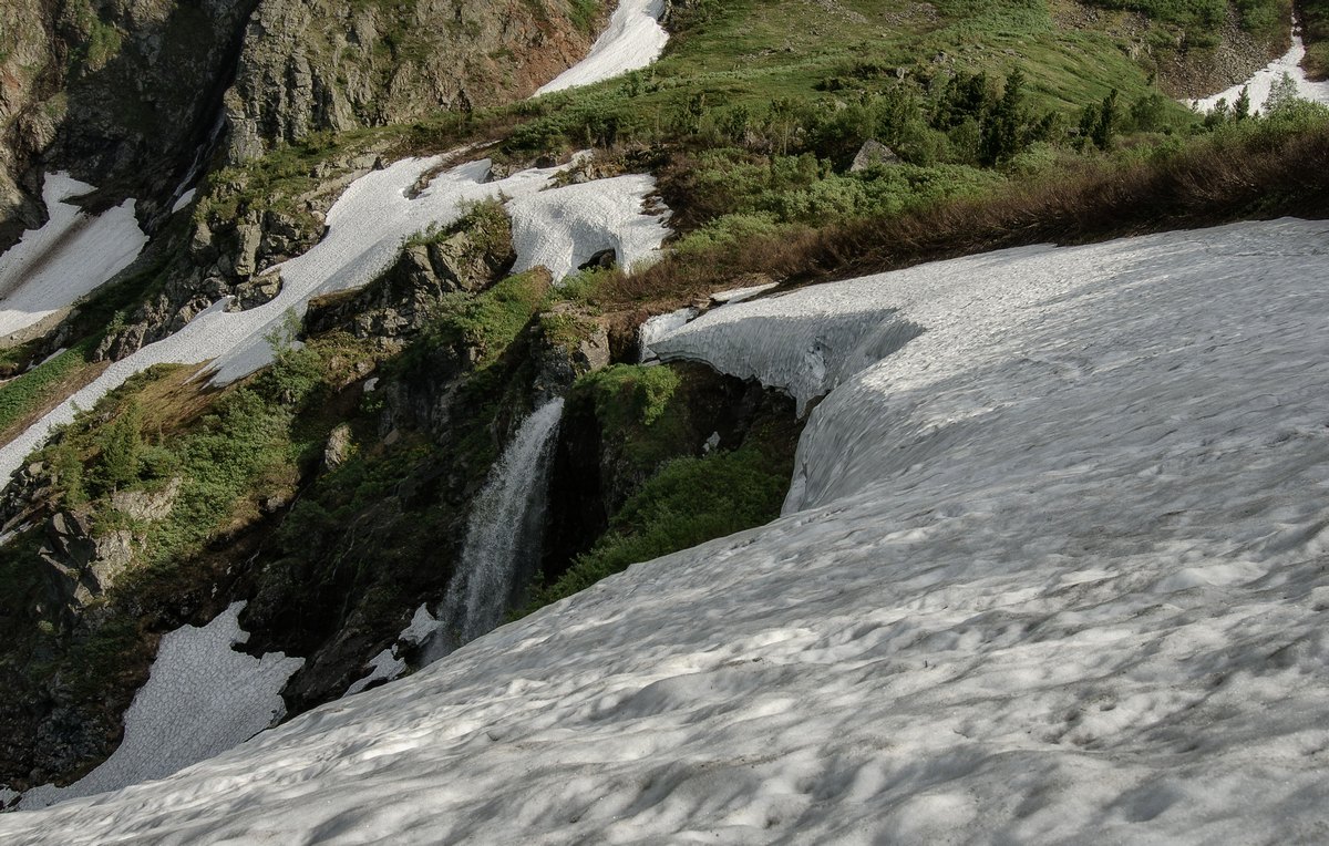 Снег в июне.