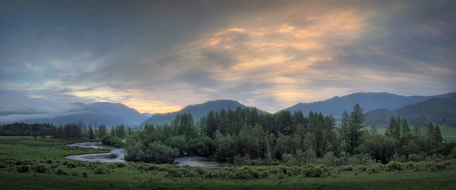 Рассвет на реке Урсул..