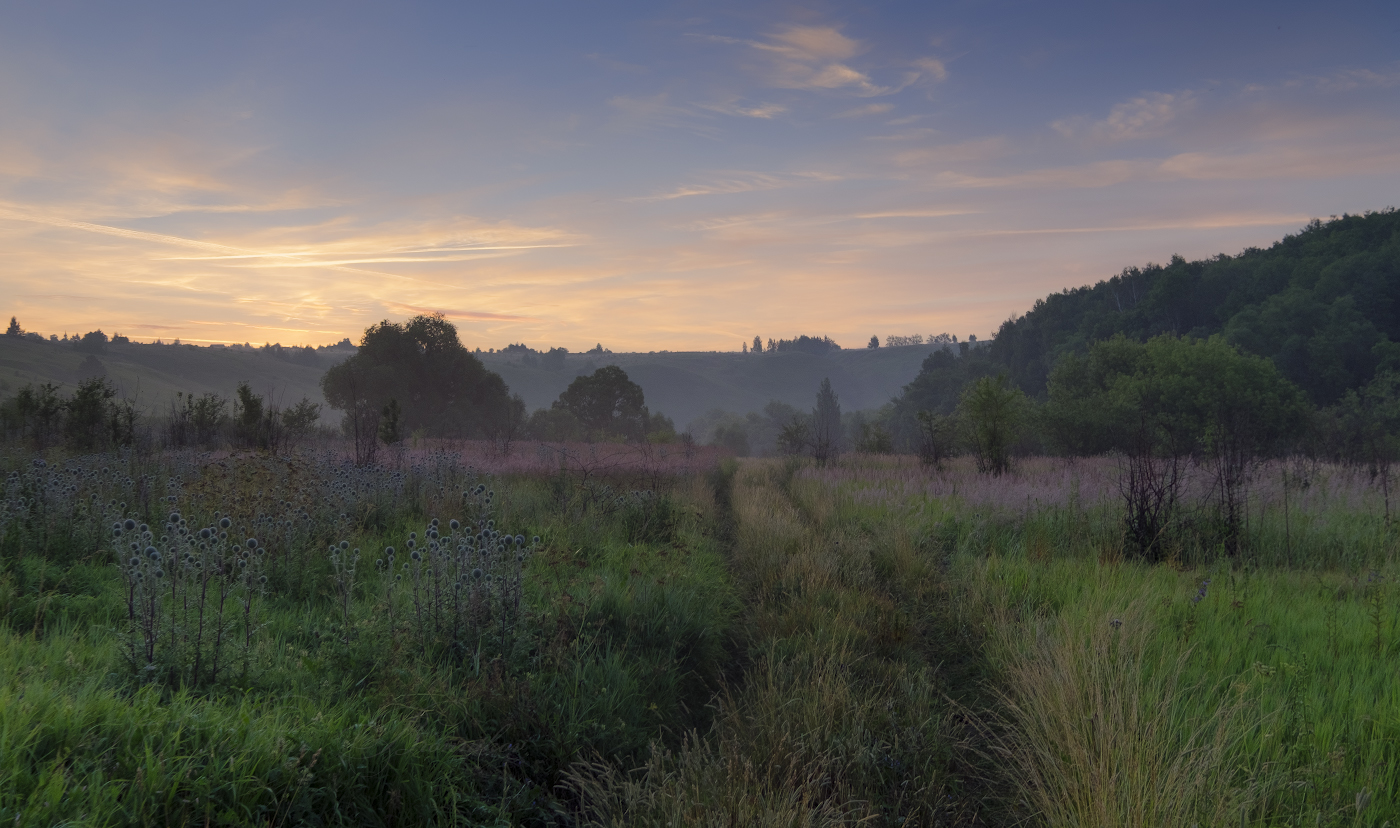 А рассвет уже все заметнее...