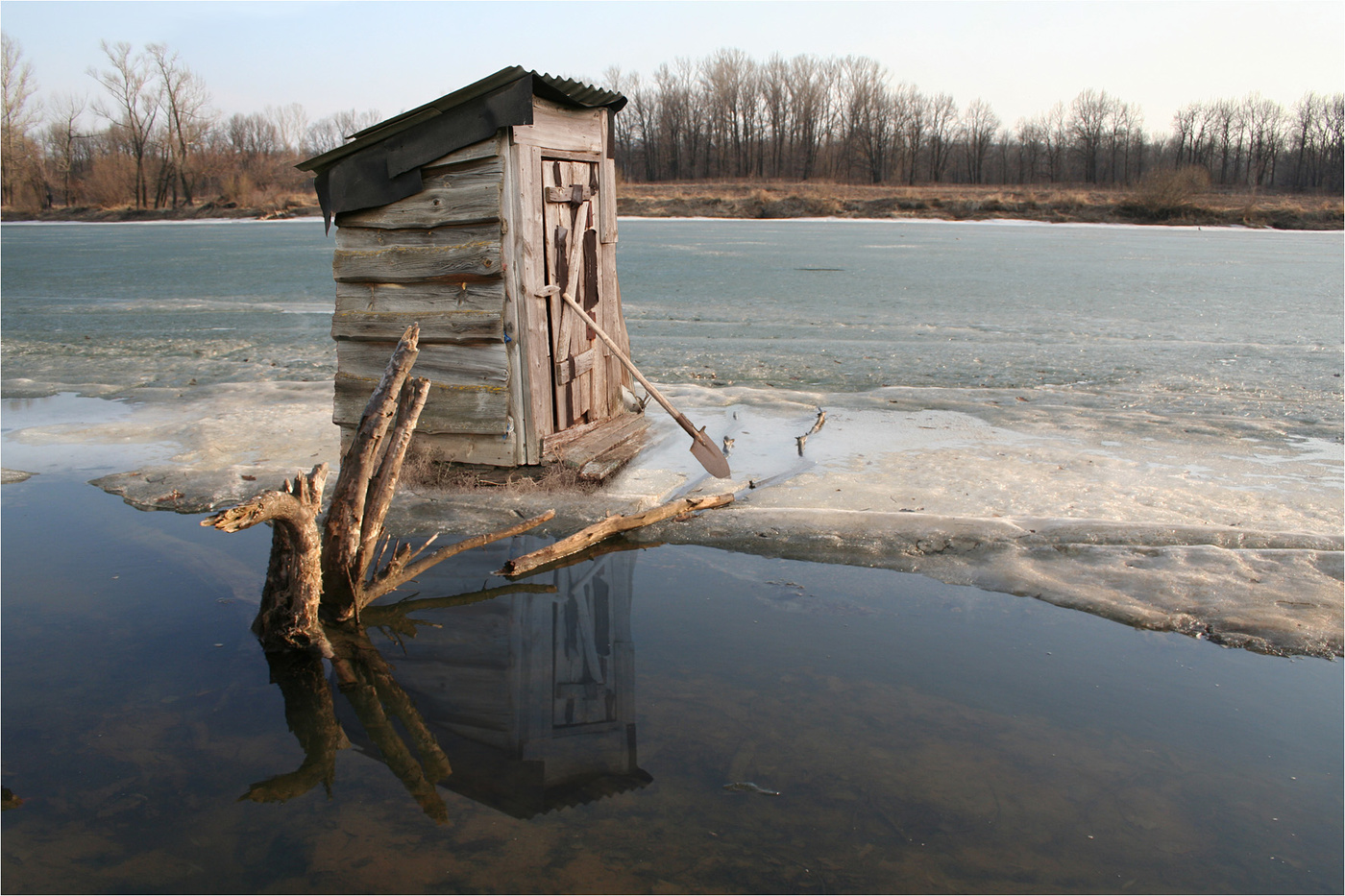 Набережная весной