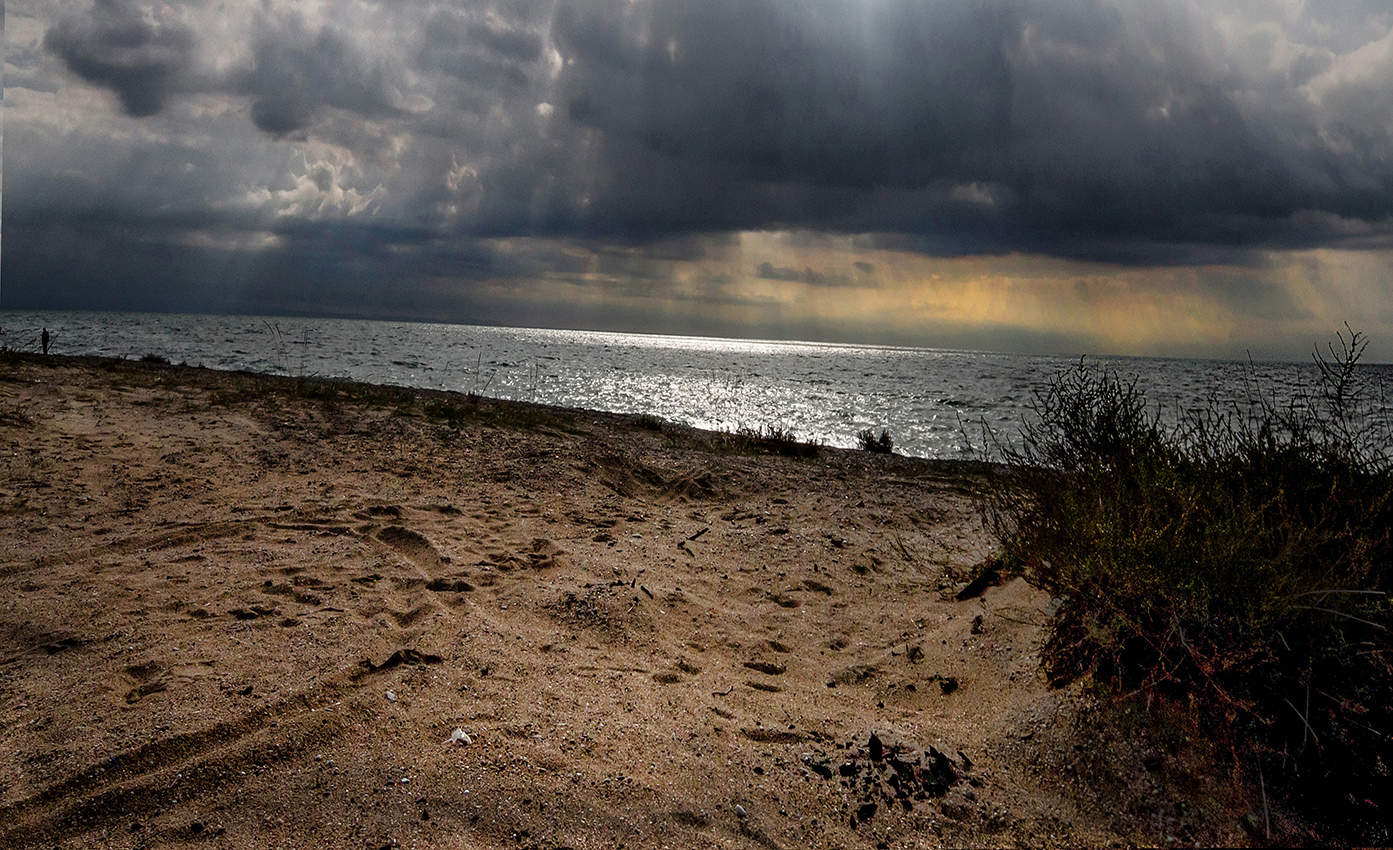 Пустынный пляж