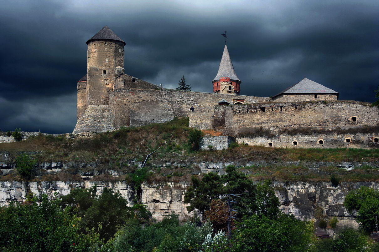 За минуту до сильнейшей грозы в Каменец-Подольском