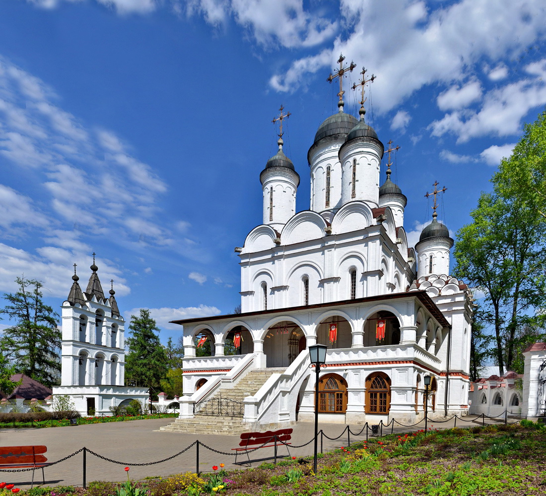 Церковь Преображения Господня в Больших Вязёмах