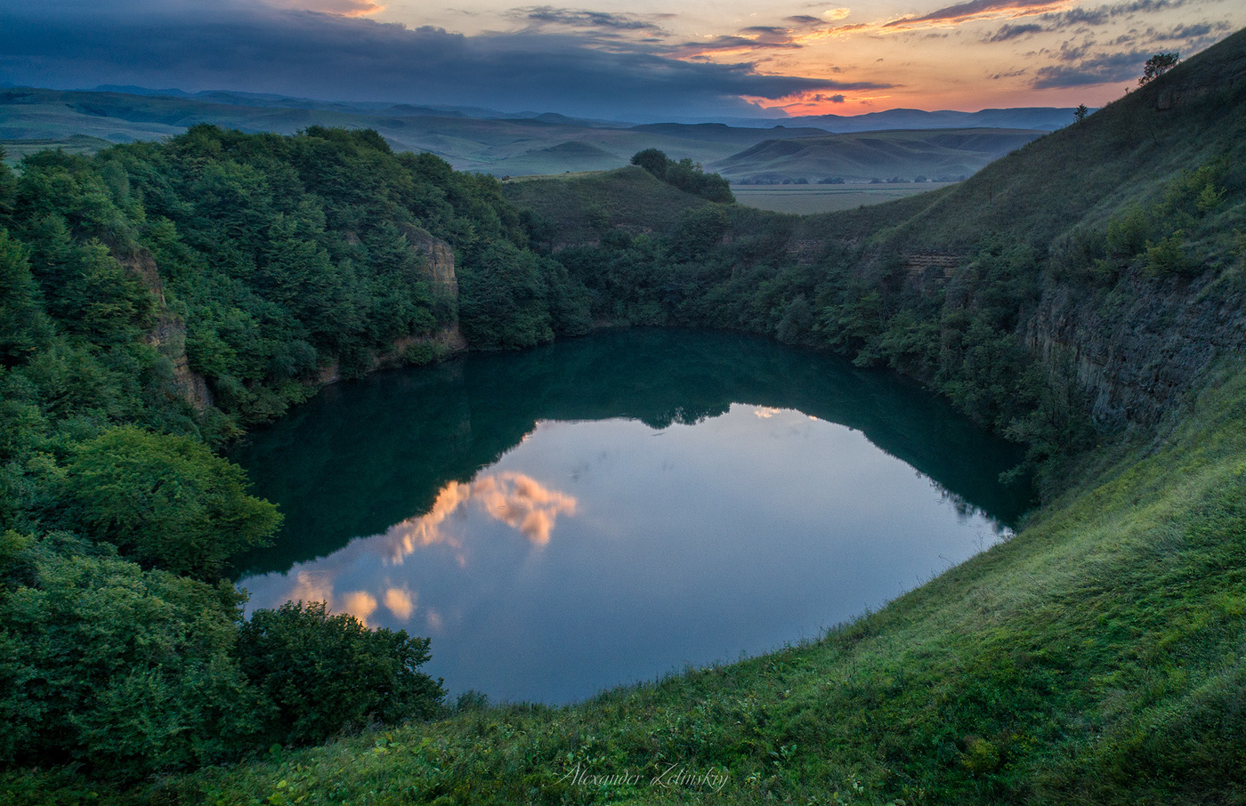 Загадочное озеро