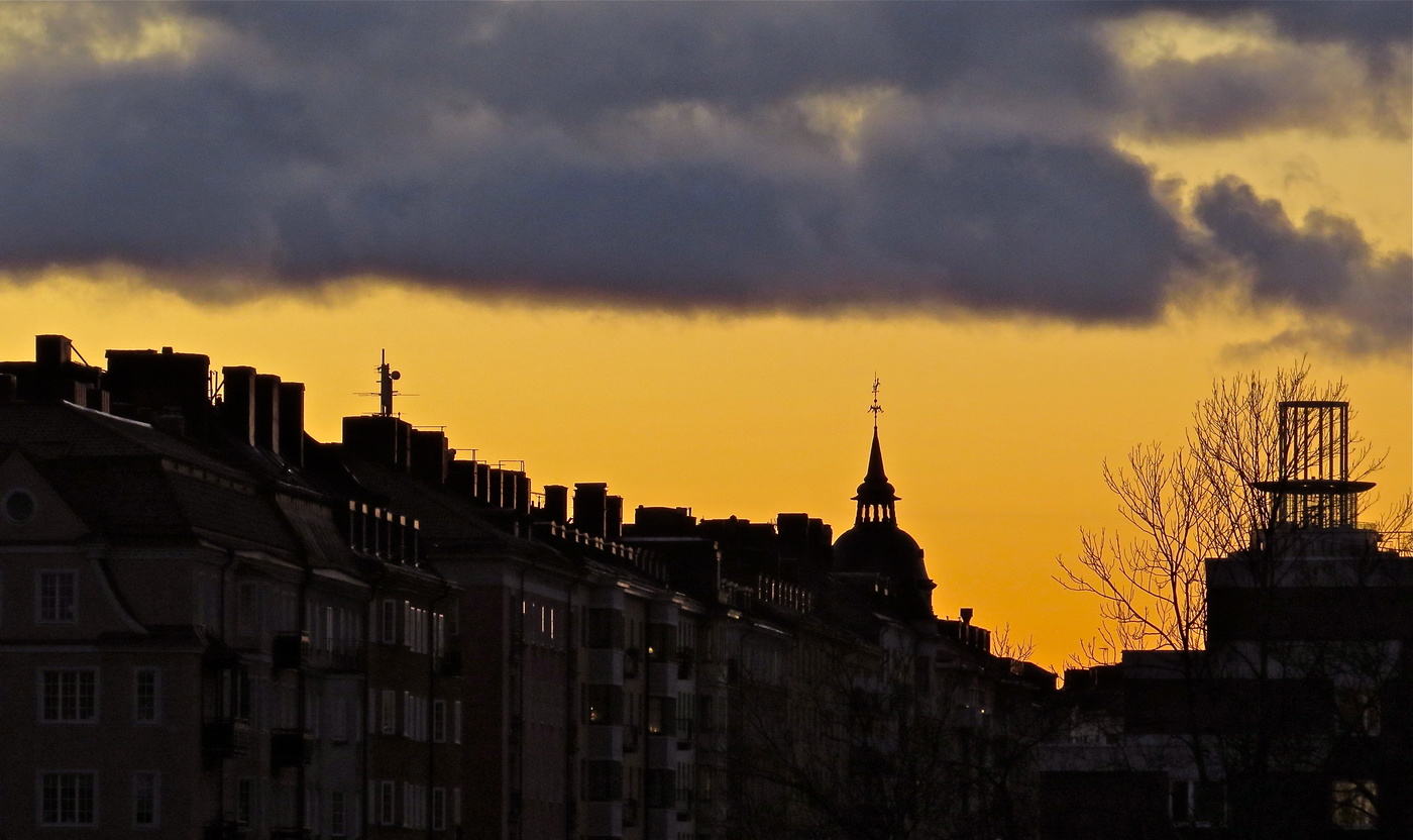 Как ни любить зори вечерние...