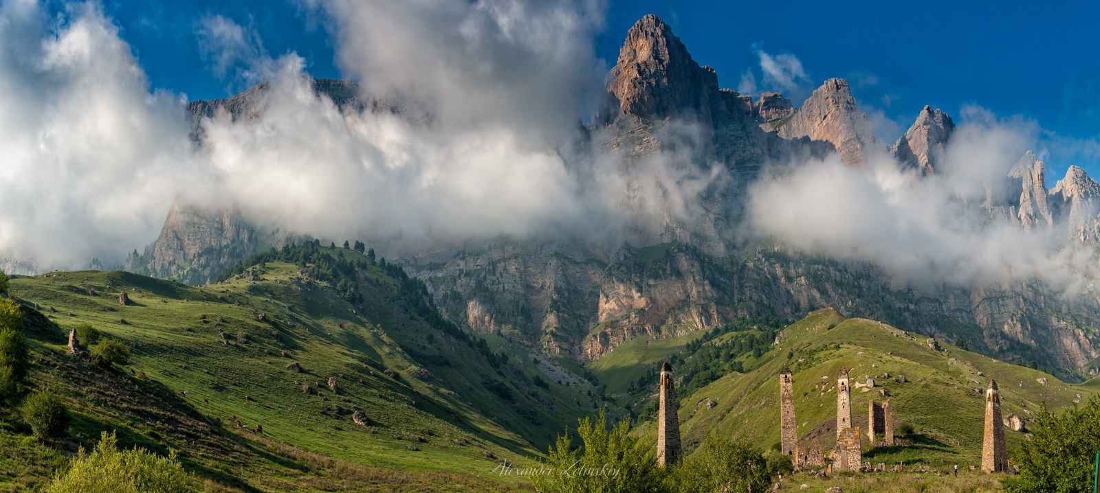 Башни села Ний (панорама)