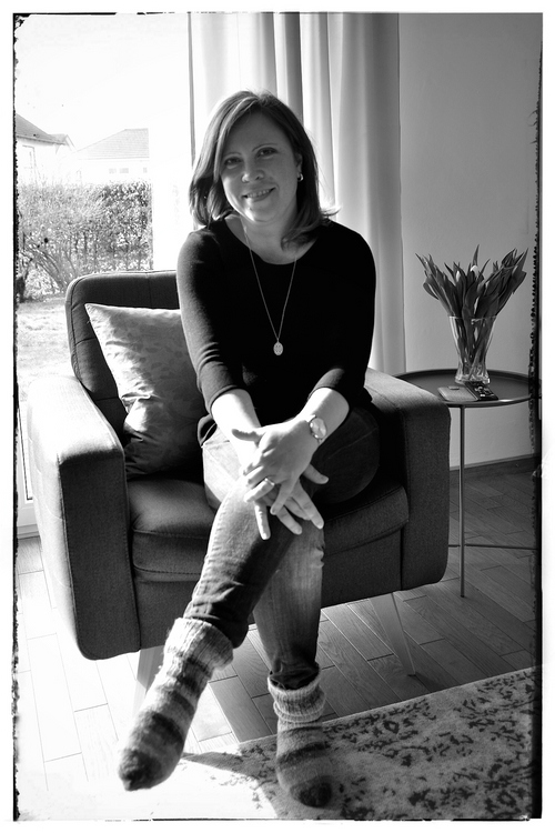 портрет с тюльпанами в носочках