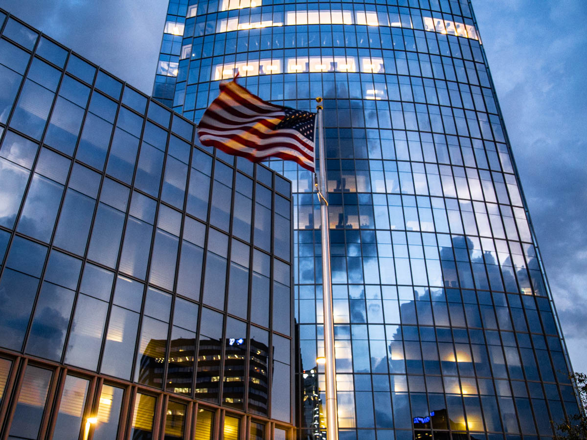 Под флагом...