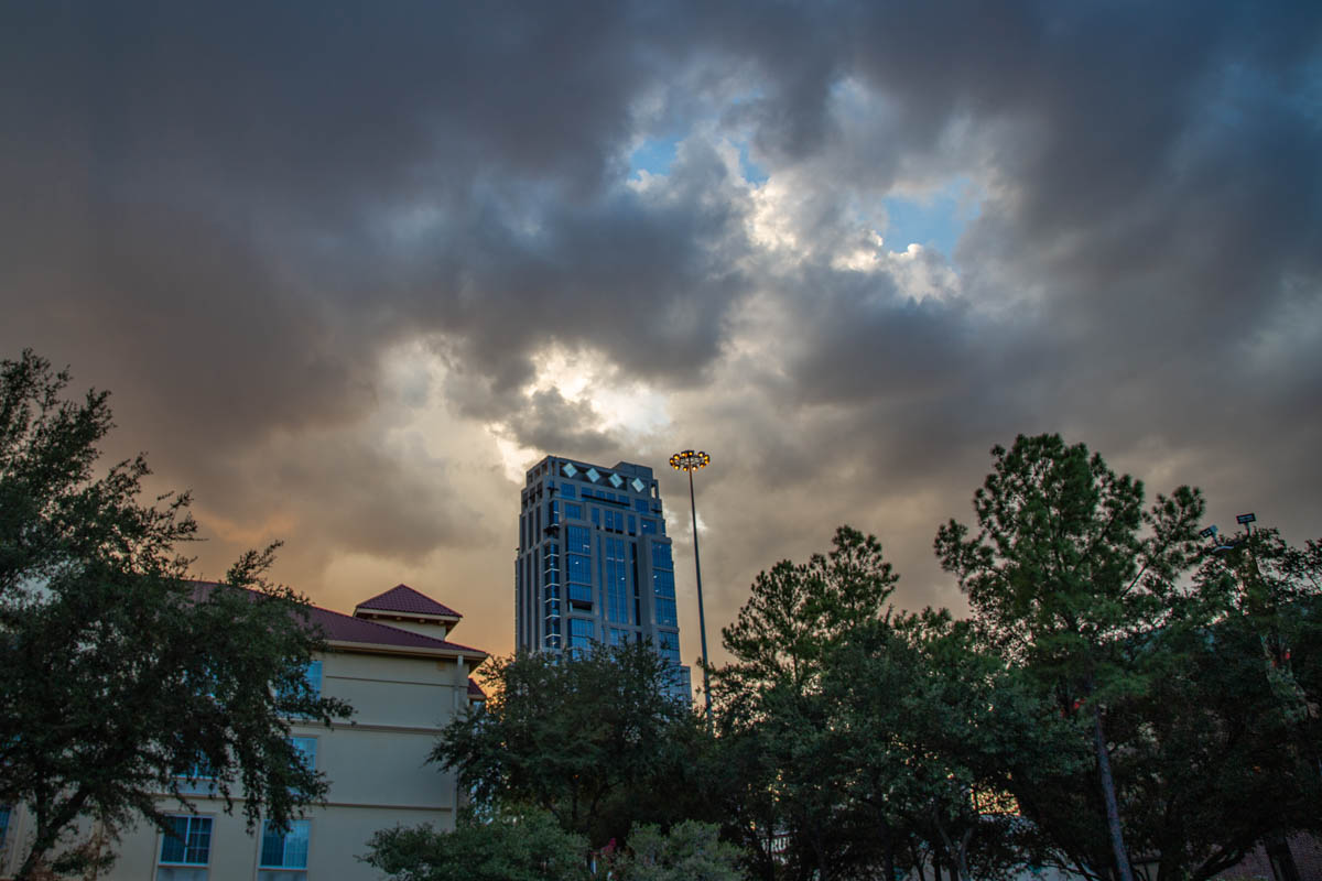 Тучи над городом встали...